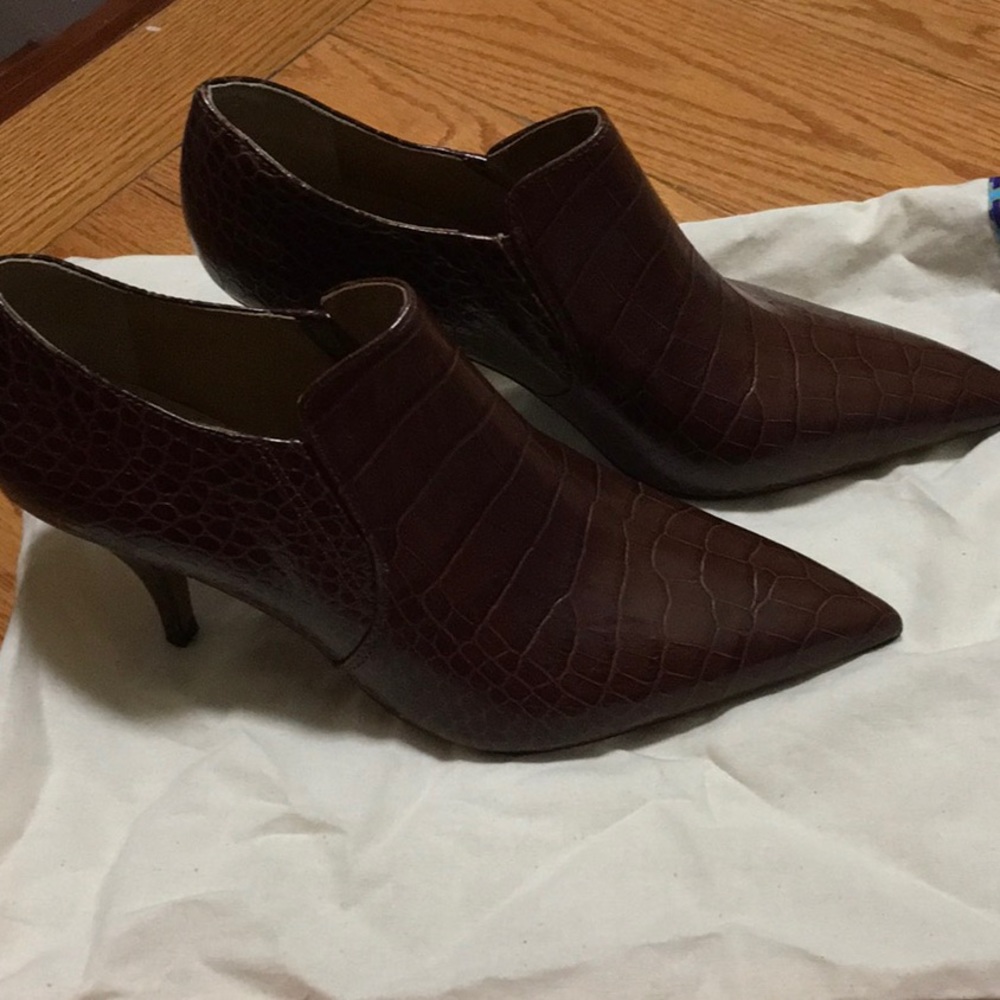 Tory Burch croc print booty